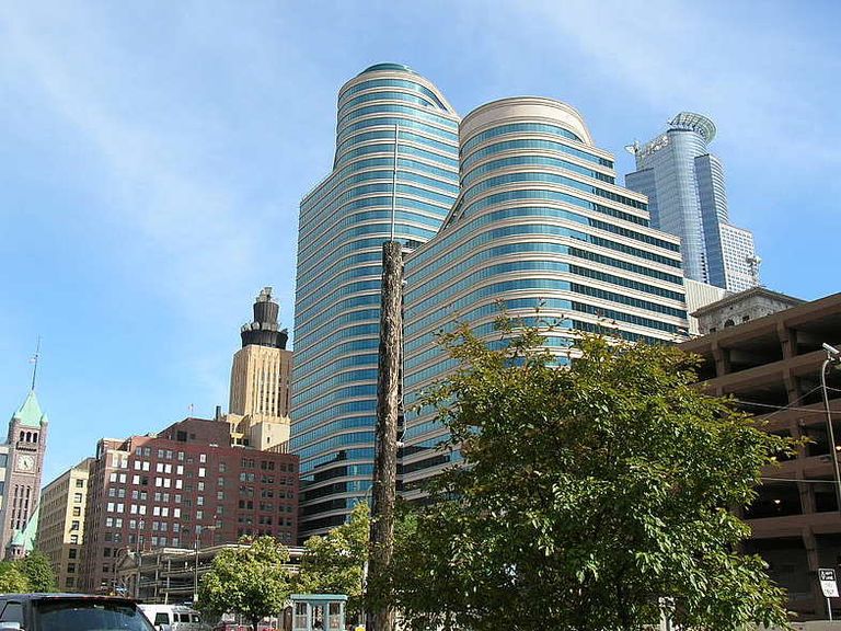 Свое название Minneapolis получил от двух слов: индейского 