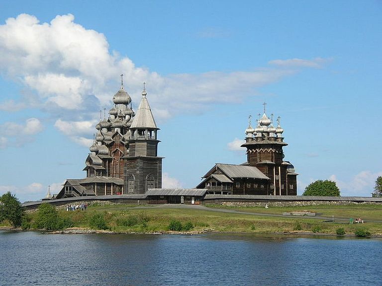 Кижи остров на Онежском озере в Карелии Кижи остров на Онежском озере в Карелии