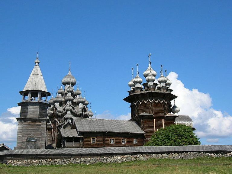 Кижи остров на Онежском озере в Карелии Кижи остров на Онежском озере в Карелии
