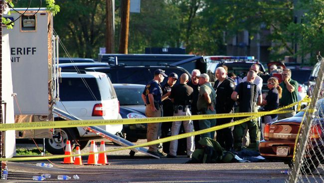 Полиция у дома подозреваемого в стрельбе в кинотеатре Денвера, США