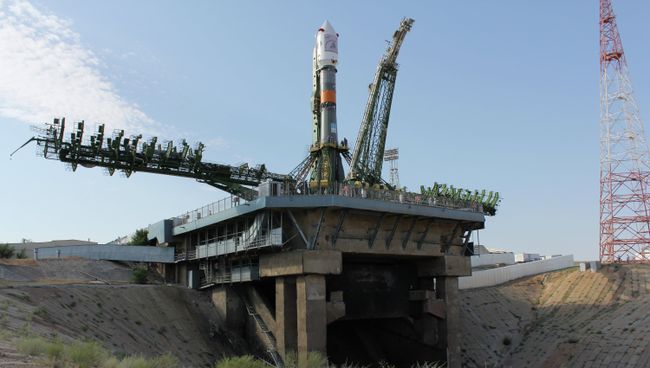 Вывоз ракеты Союз-ФГ со спутниками Канопус и БКА на старт Вывоз ракеты Союз-ФГ со спутниками Канопус и БКА на старт