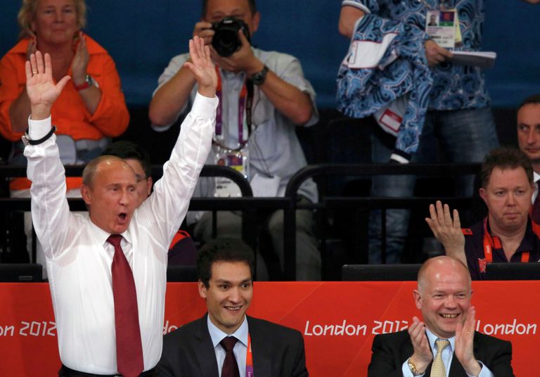 Президент России Владимир Путин наблюдает за финальным поединком дзюдоиста Тагира Хайбулаева Президент России Владимир Путин наблюдает за финальным поединком дзюдоиста Тагира Хайбулаева