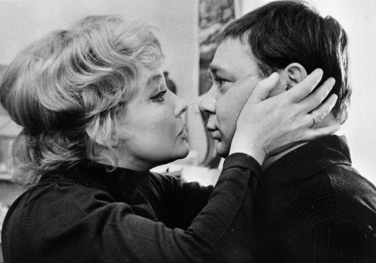 Ирина Скобцева и Евгений Леонов в фильме Зигзаг удачи Ирина Скобцева и Евгений Леонов в фильме Зигзаг удачи