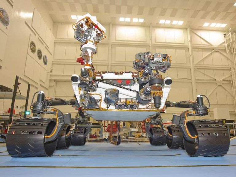 Марсоход Curiosity перед отправкой на космодром на мысе Канаверал