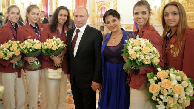 В.Путин на церемонии вручения госнаград российским олимпийцам В.Путин на церемонии вручения госнаград российским олимпийцам