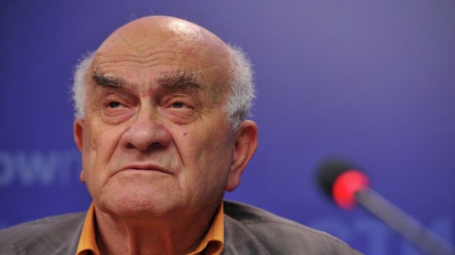 Евгений Ясин