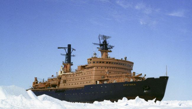 Александр Хорошилов (Россия) на трассе скоростного спуска в суперкомбинации на соревнованиях по горнолыжному спорту Александр Хорошилов (Россия) на трассе скоростного спуска в суперкомбинации на соревнованиях по горнолыжному спорту