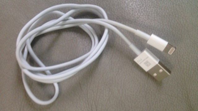 USB-кабель, предположительно для нового поколения смартфонов Apple iPhone USB-кабель, предположительно для нового поколения смартфонов Apple iPhone - РИА Новости, 1920, 24.09.2021
