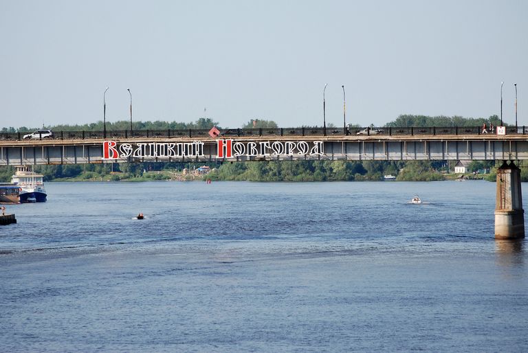 Мост Александра Невского в Великом Новгороде является одной Мост Александра Невского в Великом Новгороде является одной