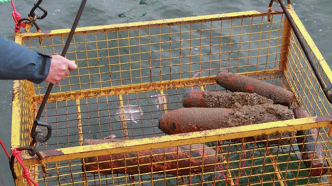 Десятки снарядов подняли с затопленной на Балтике немецкой баржи