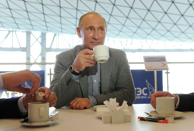 В.Путин прибыл во Владивосток для участия в саммите АТЭС В.Путин прибыл во Владивосток для участия в саммите АТЭС