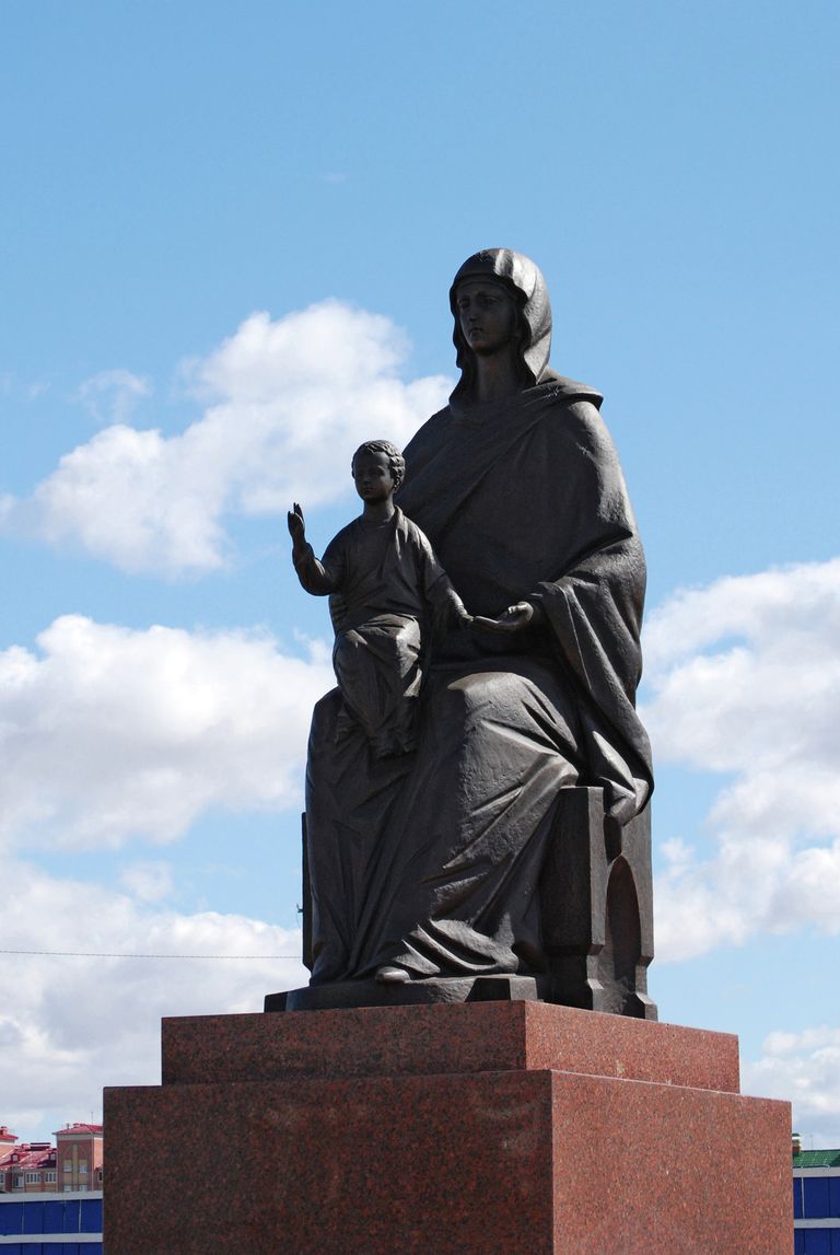 Рядом с колокольней Храма Благовещения Пресвятой Богородицы Рядом с колокольней Храма Благовещения Пресвятой Богородицы