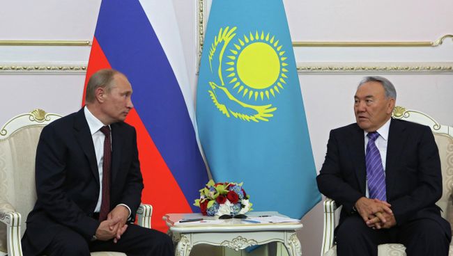 Президент России Владимир Путин и президент Казахстана Нурсултан Назарбаев. Архивное фото