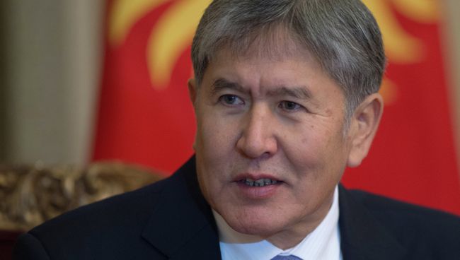 Президент Киргизии Алмазбек Атамбаев. Архивное фото Президент Киргизии Алмазбек Атамбаев. Архивное фото