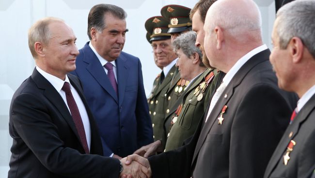 Президент России Владимир Путин и президент Таджикистана Эмомали Рахмон