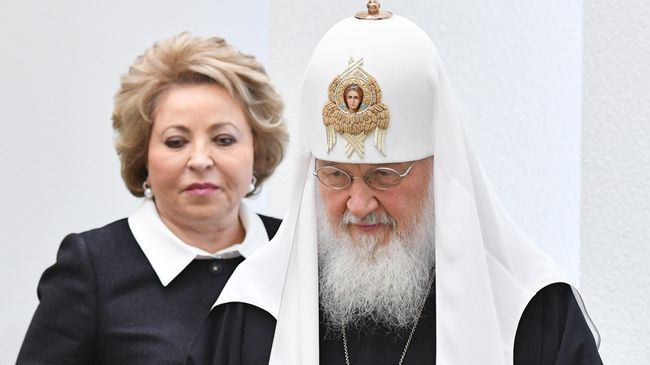 Председатель Совета Федерации Валентина Матвиенко и патриарх Московский и всея Руси Кирилл на пленарном заседании VIII Рождественских парламентских встреч в Совете Федерации Председатель Совета Федерации Валентина Матвиенко и патриарх Московский и всея Руси Кирилл на пленарном заседании VIII Рождественских парламентских встреч в Совете Федерации