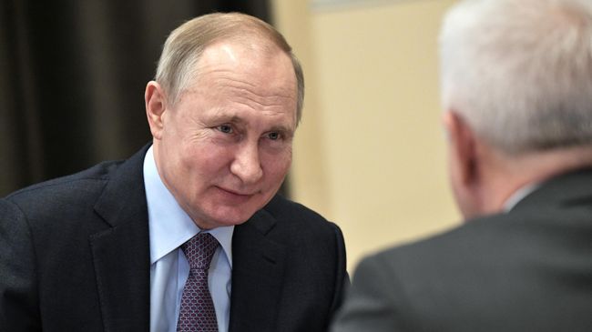 Президент РФ Владимир Путин во время встречи с председателем правления ПАО Лукойл Вагитом Алекперовым