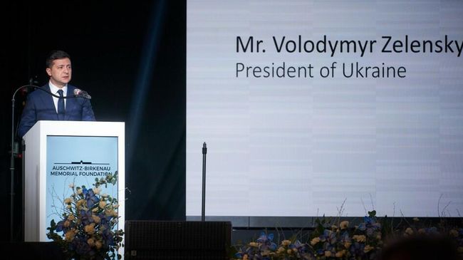 Владимир Зеленский во время мероприятий, посвященных 75-й годовщине освобождения бывшего нацистского немецкого концентрационного лагеря Аушвиц