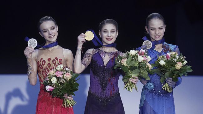 Фигуристки Анна Щербакова, Алена Косторная, Александра Трусова 