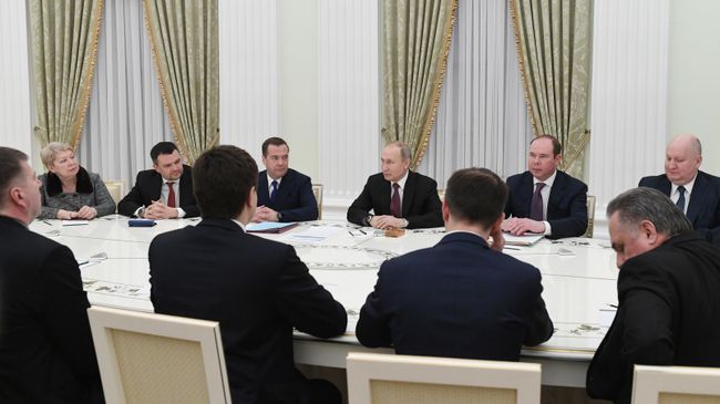 Президент РФ Владимир Путин проводит встречу с ушедшими в отставку членами правительства РФ Президент РФ Владимир Путин проводит встречу с ушедшими в отставку членами правительства РФ