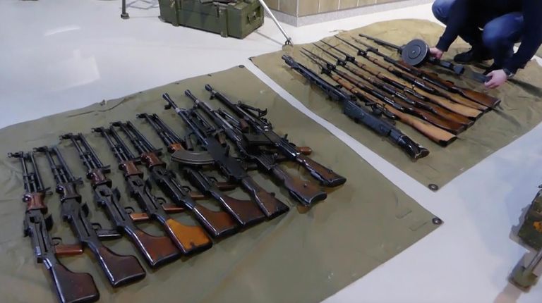 Сотрудники ФСБ РФ изъяли 1,2 тысячи боевых стволов оружия в спортивно-стрелковом клубе Паритет-СВ в Калужской области