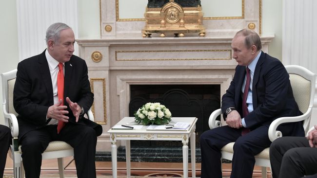 Президент РФ Владимир Путин и премьер-министр Израиля Биньямин Нетаньяху во время встречи