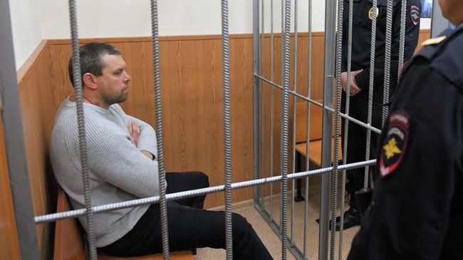 Бывший сотрудник полиции Денис Коновалов в Басманном суде Бывший сотрудник полиции Денис Коновалов в Басманном суде