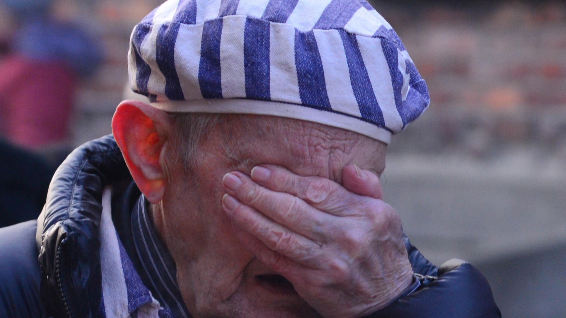 Бывший узник концентрационного лагеря Аушвиц-Биркенау принимает участие на мероприятиях, посвященных 75-летию освобождения Советской армией концентрационного лагеря Освенцим (Аушвиц) в Польше Бывший узник концентрационного лагеря Аушвиц-Биркенау принимает участие на мероприятиях, посвященных 75-летию освобождения Советской армией концентрационного лагеря Освенцим (Аушвиц) в Польше - РИА Новости, 1920, 27.01.2022