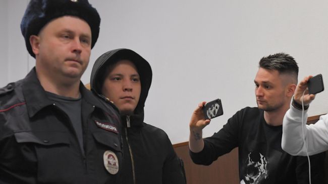 Бывший сотрудник полиции Акбар Сергалиев , обвиняемый в превышении должностных полномочий по делу И. Голунова