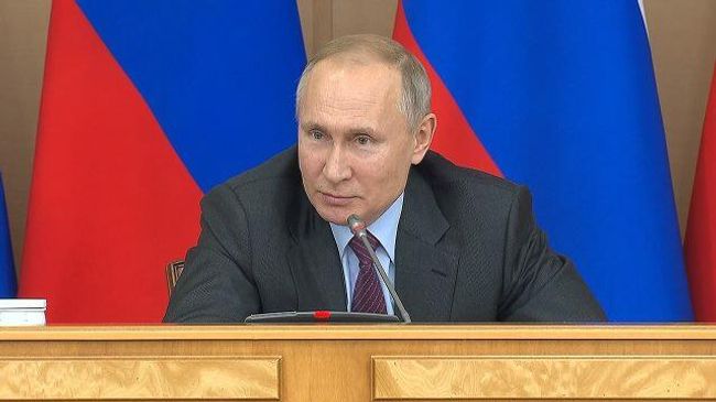 Чужие или лишние: спор Путина и Голубева Чужие или лишние: спор Путина и Голубева