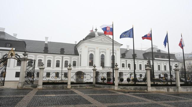 Дворец Грашалковичей — дворец XVIII века в Братиславе, ныне резиденция президента Словакии Дворец Грашалковичей — дворец XVIII века в Братиславе, ныне резиденция президента Словакии