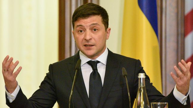Президент Украины Владимир Зеленский на пресс-конференции по итогам встречи с госсекретарем США Майком Помпео в Киеве Президент Украины Владимир Зеленский на пресс-конференции по итогам встречи с госсекретарем США Майком Помпео в Киеве
