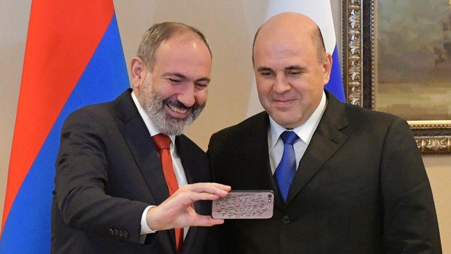 Председатель правительства РФ Михаил Мишустин и премьер-министр Армении Никол Пашинян во время встречи. 31 января 2020 Председатель правительства РФ Михаил Мишустин и премьер-министр Армении Никол Пашинян во время встречи. 31 января 2020