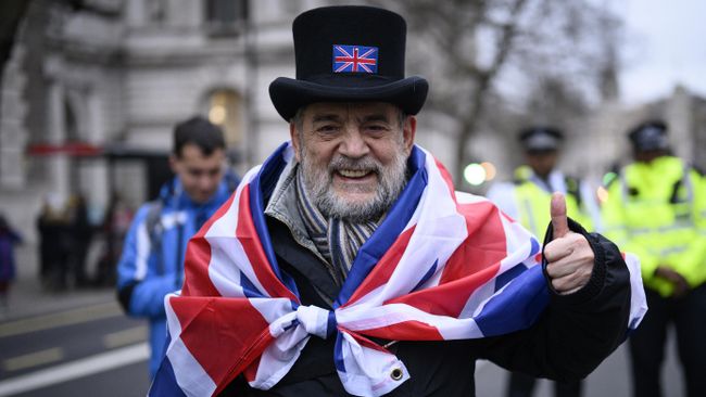 Сторонник Brexit на торжественных мероприятиях, посвященных выходу Великобритании из ЕС (Brexit Party) на площади Парламента в Лондоне Сторонник Brexit на торжественных мероприятиях, посвященных выходу Великобритании из ЕС (Brexit Party) на площади Парламента в Лондоне