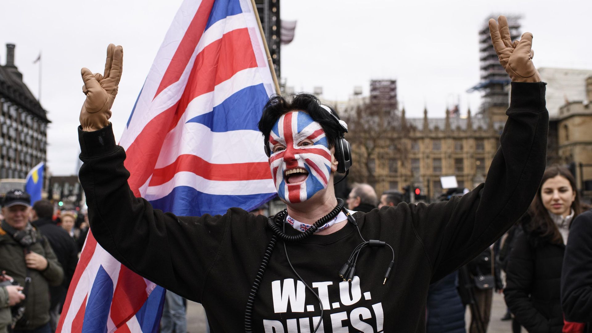 Сторонник Brexit на торжественных мероприятиях, посвященных выходу Великобритании из ЕС (Brexit Party) на площади Парламента в Лондоне Сторонник Brexit на торжественных мероприятиях, посвященных выходу Великобритании из ЕС (Brexit Party) на площади Парламента в Лондоне - РИА Новости, 1920, 16.10.2020