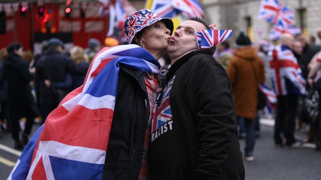 Сторонники Brexit на торжественных мероприятиях, посвященных выходу Великобритании из ЕС (Brexit Party) на площади Парламента в Лондоне Сторонники Brexit на торжественных мероприятиях, посвященных выходу Великобритании из ЕС (Brexit Party) на площади Парламента в Лондоне
