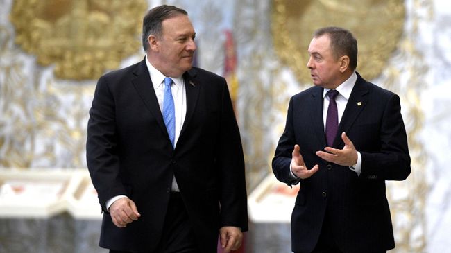 Министр иностранных дел Белоруссии Владимир Макей и госсекретарь США Майк Помпео во Дворце Независимости в Минске. 1 февраля 2020 Министр иностранных дел Белоруссии Владимир Макей и госсекретарь США Майк Помпео во Дворце Независимости в Минске. 1 февраля 2020