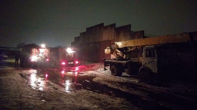 На месте пожара на складе в Раменском районе Московской области На месте пожара на складе в Раменском районе Московской области