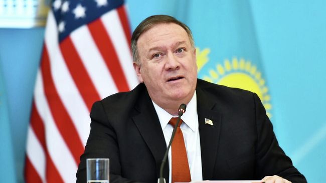 Госсекретарь США Майк Помпео во время встречи с министром иностранных дел Казахстана Мухтаром Тлеуберди в Нур-Султане