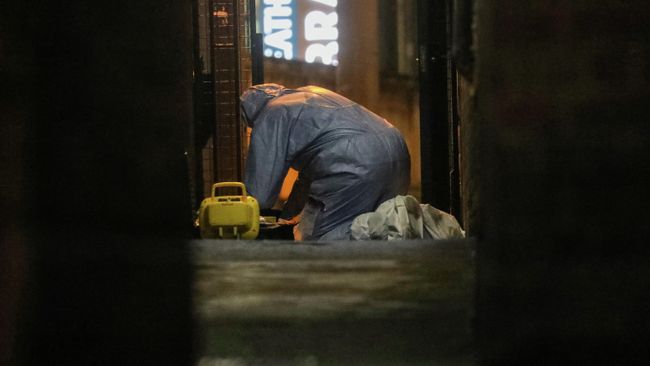 Судмедэксперт на месте происшествия в районе Стретэм, Лондон. 2 февраля 2020 Судмедэксперт на месте происшествия в районе Стретэм, Лондон. 2 февраля 2020