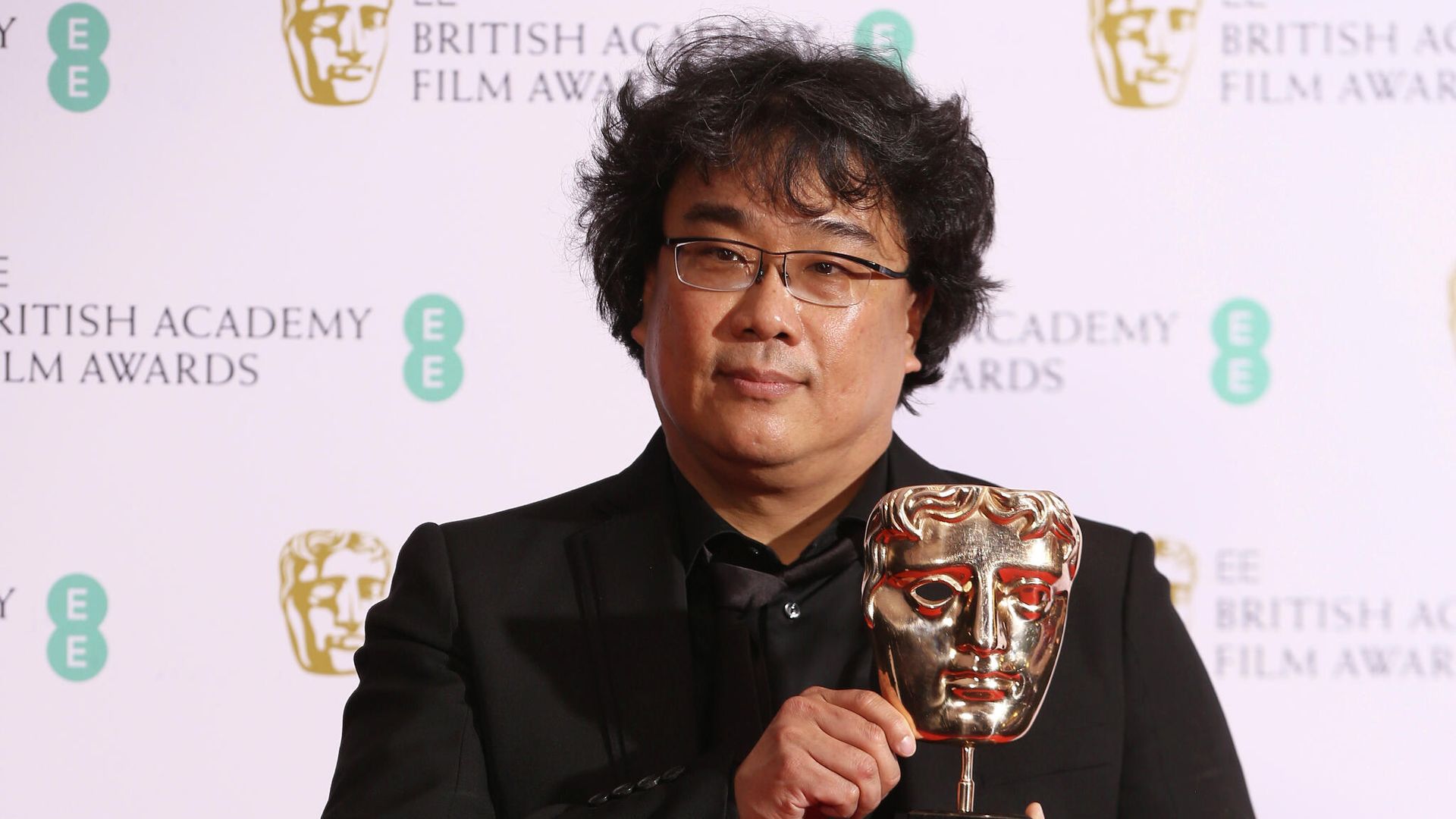 Режиссер Пон Чжун Хо на церемонии вручения премии BAFTA в Лондоне Режиссер Пон Чжун Хо на церемонии вручения премии BAFTA в Лондоне - РИА Новости, 1920, 15.01.2021