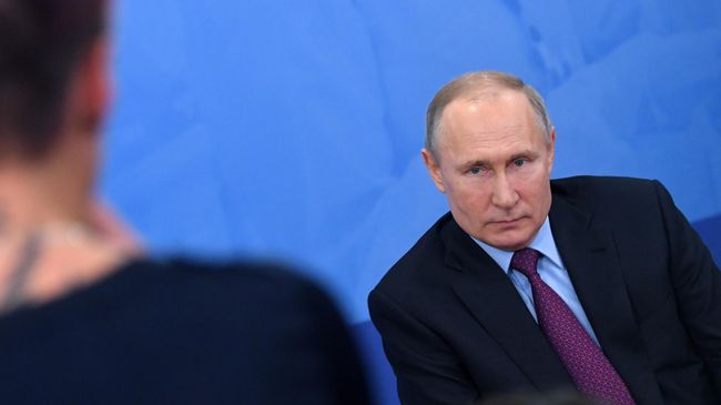 Президент РФ Владимир Путин на встрече в Череповце с представителями общественности Президент РФ Владимир Путин на встрече в Череповце с представителями общественности