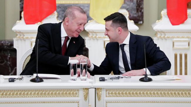 Президент Украины Владимир Зеленский и президент Турции Реджеп Тайип Эрдоган на пресс-конференции в Киеве Президент Украины Владимир Зеленский и президент Турции Реджеп Тайип Эрдоган на пресс-конференции в Киеве