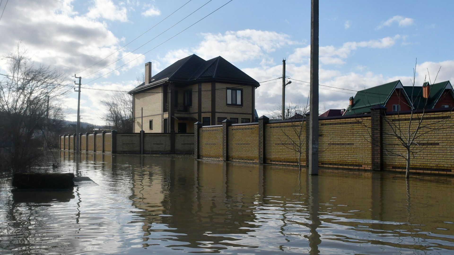 Затопленная улица в городе Горячий ключ Краснодарского края Затопленная улица в городе Горячий ключ Краснодарского края - РИА Новости, 1920, 27.03.2021