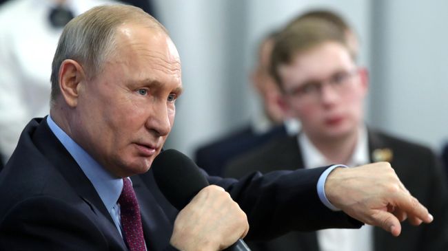 Президент РФ Владимир Путин на встрече в Череповце с представителями общественности Президент РФ Владимир Путин на встрече в Череповце с представителями общественности