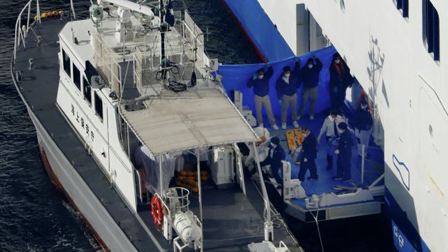 Эвакуация пассажиров круизного судна Diamond Princess в Йокогаме Эвакуация пассажиров круизного судна Diamond Princess в Йокогаме