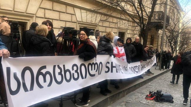 В Грузии возобновились акции протеста возле парламента. 5 февраля 2020 В Грузии возобновились акции протеста возле парламента. 5 февраля 2020
