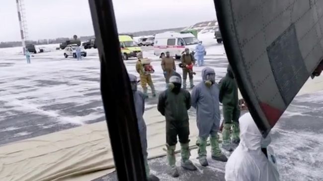Самолет Ил-76МД российских ВКС с российскими гражданами, эвакуированными из КНР в связи с распространением коронавируса, садится в тюменском аэропорту Рощино Самолет Ил-76МД российских ВКС с российскими гражданами, эвакуированными из КНР в связи с распространением коронавируса, садится в тюменском аэропорту Рощино