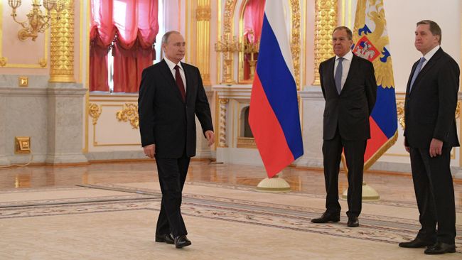 Президент РФ Владимир Путин на церемонии вручения верительных грамот вновь прибывших послов иностранных государств. 5 февраля 2020 Президент РФ Владимир Путин на церемонии вручения верительных грамот вновь прибывших послов иностранных государств. 5 февраля 2020
