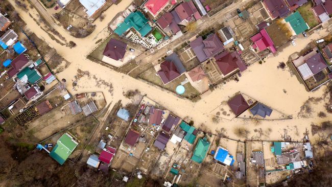 Одна из улиц города Горячий Ключ Краснодарского края, затопленная рекой Псекупс Одна из улиц города Горячий Ключ Краснодарского края, затопленная рекой Псекупс
